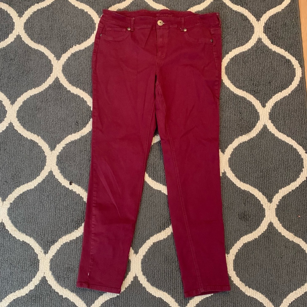 Maurice’s. Size 16. Mid rise